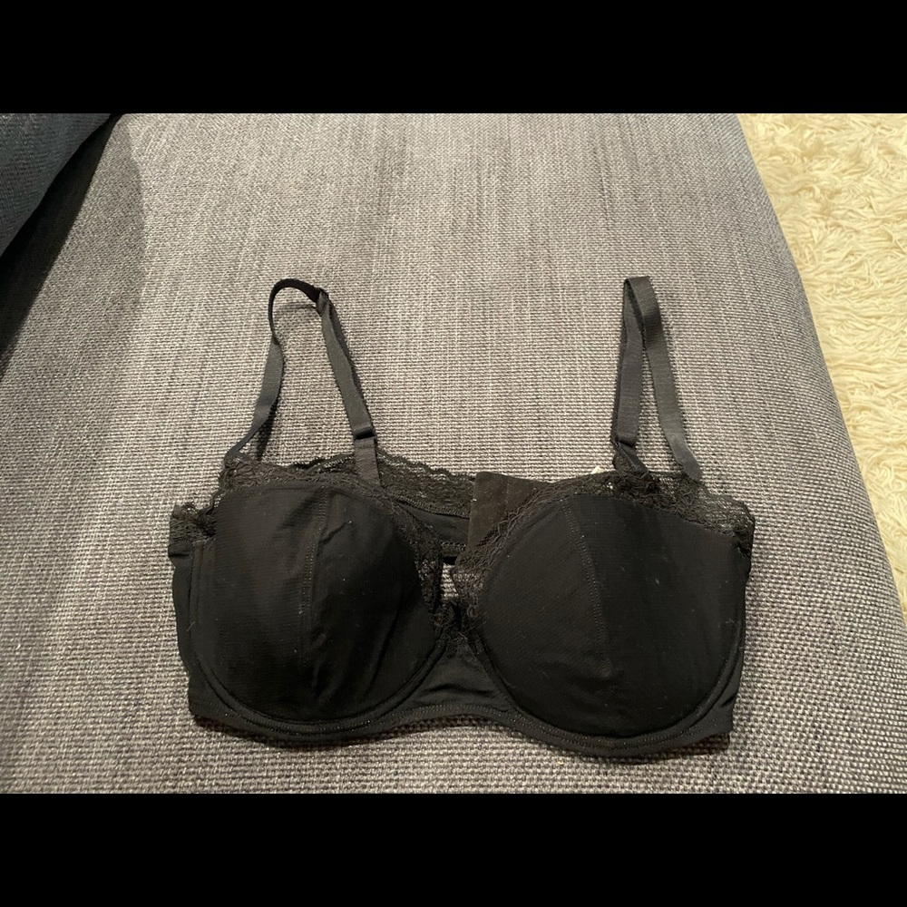 Chic Black Lace Underwire Bra